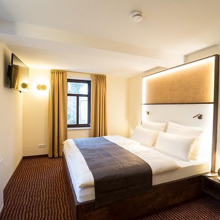 Hotel Goldener Hirsch Suhl Esterno foto
