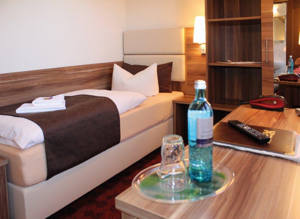 Hotel Goldener Hirsch Suhl Esterno foto