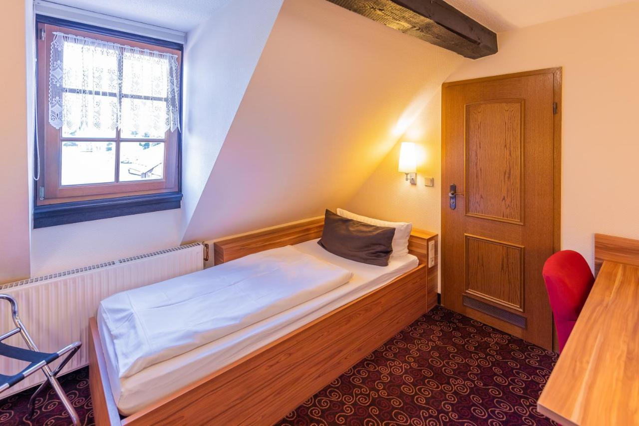 Hotel Goldener Hirsch Suhl Esterno foto