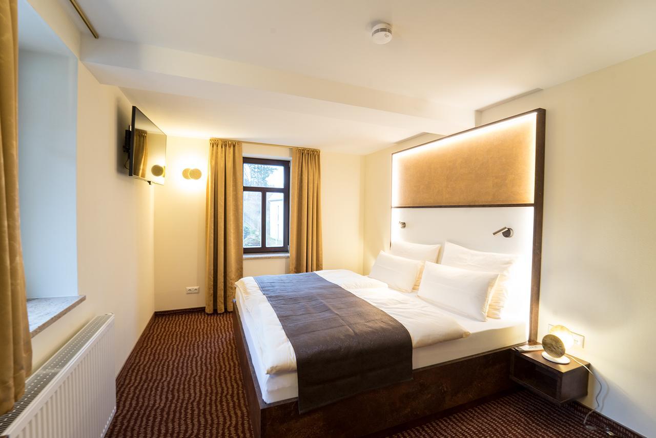 Hotel Goldener Hirsch Suhl Esterno foto